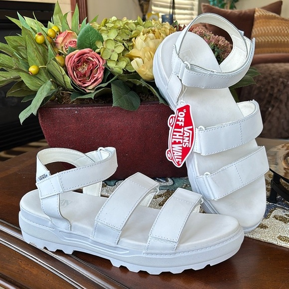 Brand New Vans Genuine Leather Colfax Sandals in True White Adjustable Straps - Picture 1 of 16